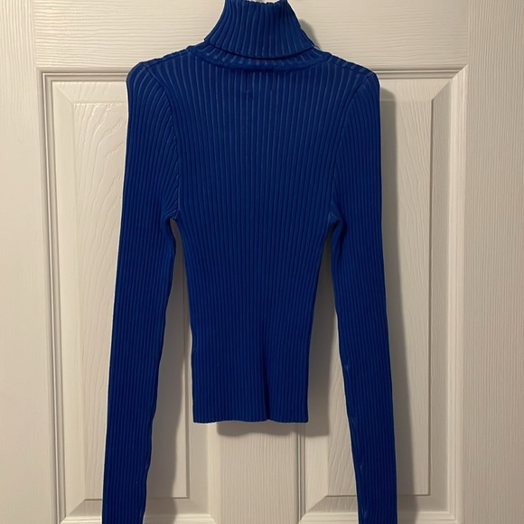 Skin-tight dark blue long sleeve turtleneck - Picture 3 of 4